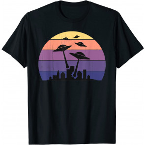 Retro Sunset UFO - Cool Vintage Alien Sci Fi Flying Saucers T-Shirt