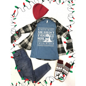 She Doesnt Even Go Here Ugly Christmas   T-Shirt